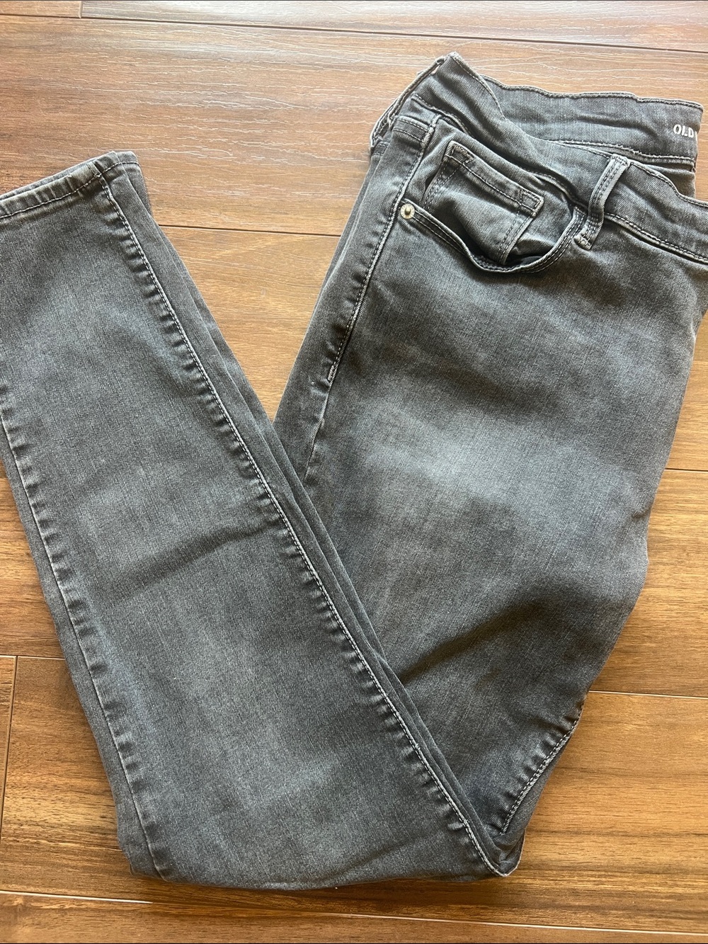 Old Navy Women’s Skinny Jeans in Charcoal Gray